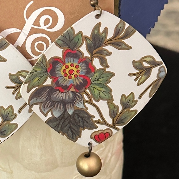 NEW PLUNDER Cloth, flower dangling earrings with gold ball - Picture 2 of 2